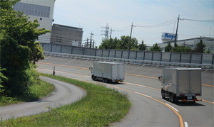 バスとトラックの苦境は打開できるか、日野自動車が自動運転に注力