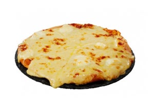 ドミノ・ピザ、トッピング4倍の「ウルトラ盛4倍! チーズ」を復活発売