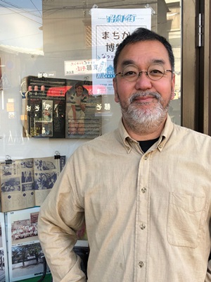 シナリオライターとして人気ドラマシリーズの脚本なども手がけ、現在は食堂を営みながら「昭和の街の会」会長も務める岩澤さん