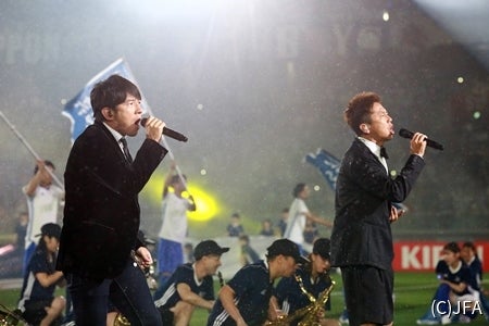 ウカスカジー サッカー日本代表に歌でエール 雨の中で応援ソング熱唱 マイナビニュース