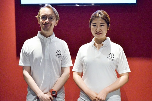 エリア内には常時2名のスタッフが待機。日本語・英語・中国語に対応する