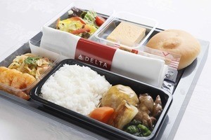 デルタ航空、エコノミーも「一汁二菜うえの」監修機内食--ミシュラン二つ星