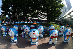 六本木ヒルズで夏祭り! 盆踊りやバーガーグランプリ、等身大ドラえもんも