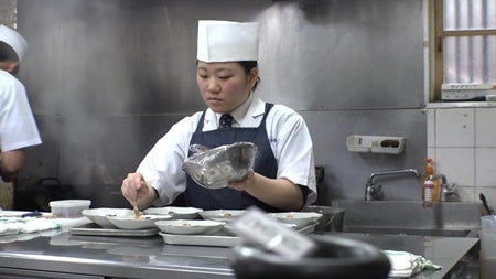 26歳出戻り女料理人 異例の修業5年目でミシュラン名店料理長に マイナビニュース