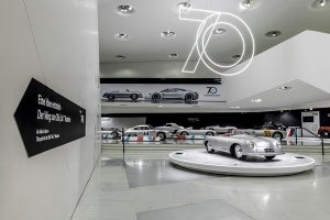 「ポルシェ スポーツカー70周年」特別展オープニングセレモニー開催