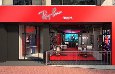 ブランドカラーである赤と黒を基調とした内装デザインの 「Ray-Ban Store SHIBUYA」