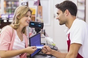 クレジットカードでサインレス決済できるのはどんな場合?