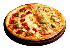 ピザハットのピザ生地がリニューアル! 新生地にマッチする夏の新商品も登場
