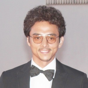 満島真之介、アフロヘアで役になりきり! 監督にも認められ大感激