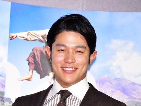 鈴木亮平