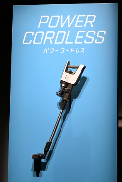 パナソニック、コードレススティック掃除機「POWER CORDLESS」