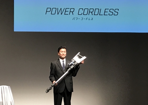 パナソニック、コードレススティック掃除機「POWER CORDLESS」