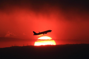 キヤノン、「飛行機のある風景」テーマの写真展を9月4日から開催