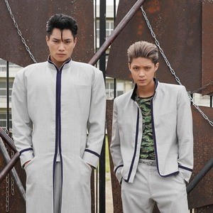 鈴木伸之＆磯村勇斗、“最強最悪の男”灰色学ラン姿を公開