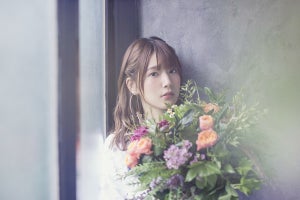 声優・内田真礼、8thシングル「youthful beautiful」の新アー写を公開