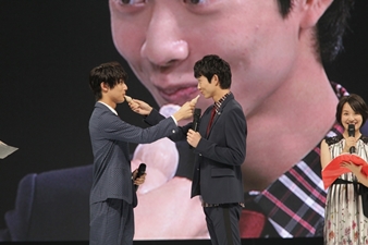 「神戸コレクション 2018 AUTUMN/WINTER」に出演した中川大志と鈴木仁