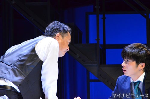 田中圭、がっつりキスシーンも注目 映画作り手描く舞台『サメと泳ぐ