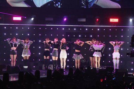「マイナビ presents 第27回 東京ガールズコレクション 2018 AUTUMN/WINTER」に出演したTWICE
