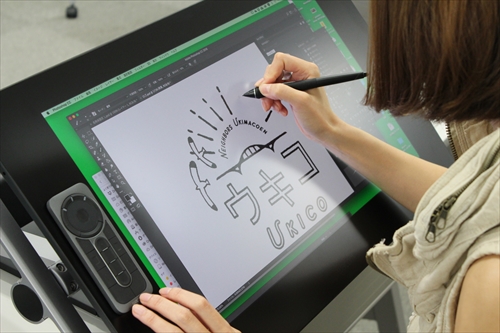 Wacom Cintiq Pro 24 にタッチ対応モデルと専用スタンドが登場 まさに イーゼル と カンバス の関係に マイナビニュース