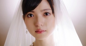 乃木坂46･齋藤飛鳥、ウエディングドレス姿を披露! 涙の感動シーン公開