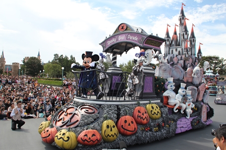 東京ディズニーランドの新ハロウィーンパレード「スプーキー“Boo!”パレード」お披露目