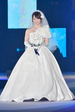 峯岸みなみ、ウエディングドレス姿で婚活宣言!?「30歳までに結婚したい