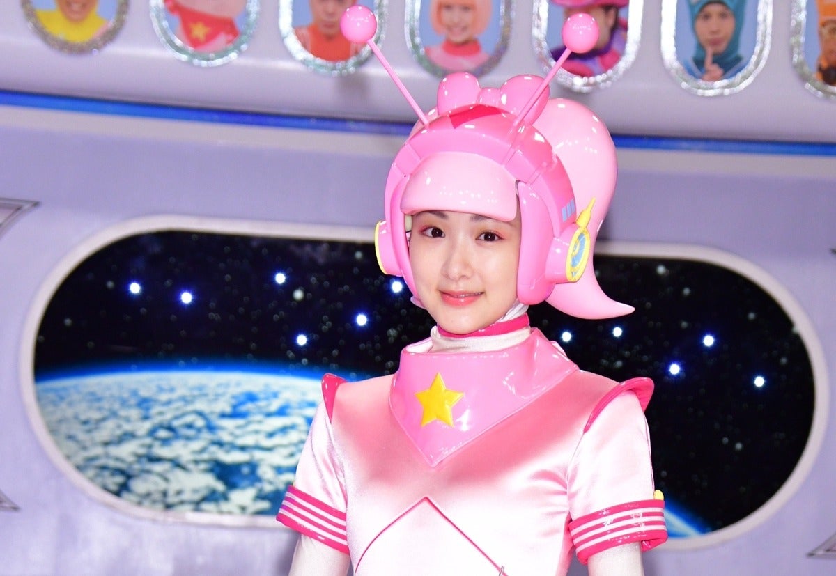 生駒里奈 アンドロイド役に ピンクのコスチュームにご満悦 マイナビニュース