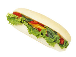「soyミートのコッペパン(ガパオ風)」(税込380円)
