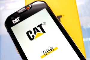 キャタピラーの屈強スマホ「CAT S60」やPS4 Proの特価品を発見!