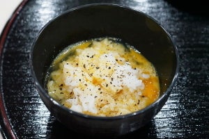 三菱電機の炊飯器「本炭釜KAMADO」のご飯、卵とマリアージュ