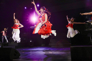 水樹奈々、自身初の上海公演で夏ツアーのファイナルを飾る