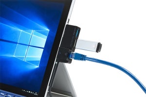 サンワダイレクト、LANポートとUSBポートを増設できるSurface専用USBハブ