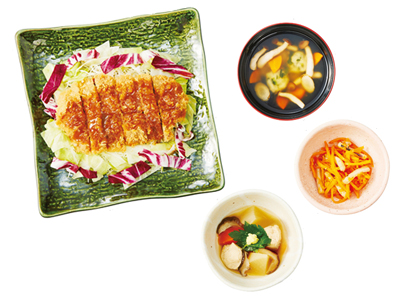 「ソースカツサラダとほうれん草のすいとん定食」(税込980円)