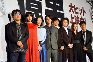 佐藤健、高橋一生は「商売上手」 熱いハグで『億男』初日祝う