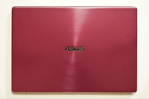 13.3型スリムノートPC「ASUS ZenBook S」レビュー - 紅き衣をまとった