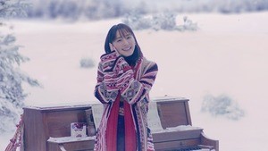 新垣結衣、新CMでピアノ弾き語り! 可愛すぎる“しあわせ”ポーズも