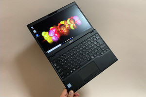 富士通「LIFEBOOK UH-X/C3」実機レビュー! 「中身入ってる?」思わず見ちゃう世界最軽量698gの13.3型ノートPC