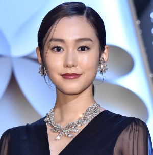 桐谷美玲、シースルーのドレス姿で艶やかセクシー