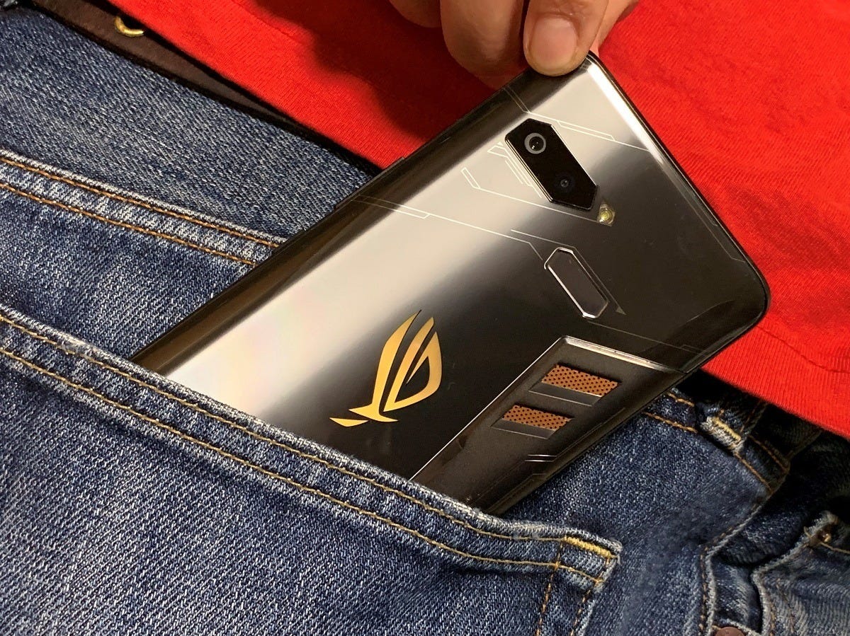 ROG Phone実機レビュー! もうほかの端末で遊べなくなる魔性のゲーミングスマホの魅力