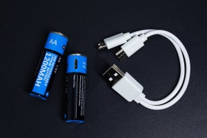 上海問屋、USBケーブルで直接充電できるリチウムポリマー単3乾電池