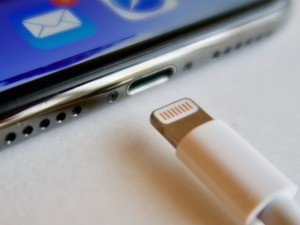 Iphoneが充電できないときの対処法 原因はケーブル 充電器 マイナビニュース