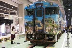 京都鉄道博物館「天空の城 竹田城跡号」入線、自治体とタイアップ