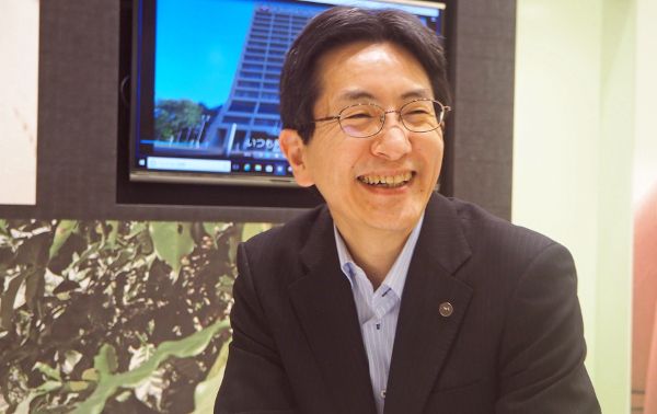 今回、栗原先生を紹介してくれたネスレ日本 ウエルネスコミュニケーション室の福島洋一室長。取材にも同席してくれました