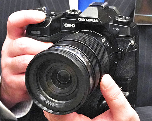 オリンパス「OM-D E-M1X」