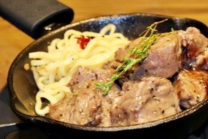 おしゃれなステーキ店「MANDYS CUBE STEAK」でお腹いっぱい