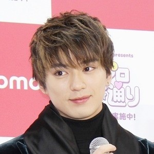 新田真剣佑、バレンタインは「平和にカフェに」 学生時代も振り返る