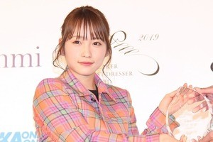 川栄李奈、お気に入りの“シンプル×派手”なスニーカーコーデ披露