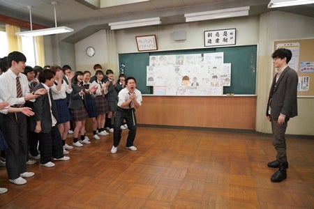 菅田将暉 3年a組 生徒全員から誕生日祝い いい生徒を持った マイナビニュース