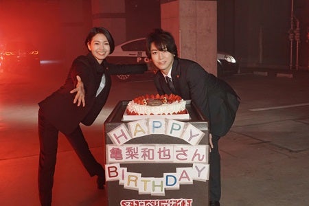 亀梨和也 ストロベリーナイト サーガ 現場でサプライズ誕生日 マイナビニュース