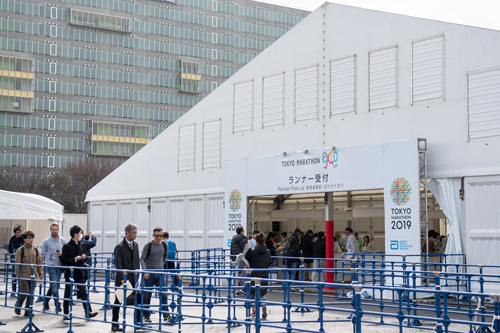 東京マラソンに出場するランナーたちが続々とエントリーを行っていた